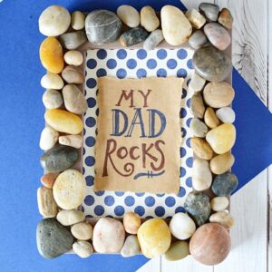 father-s-day-craft-frame-rocks-1619023509